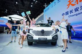 Кировский блогер Александр Ивлев посетил завод Changan в Китае